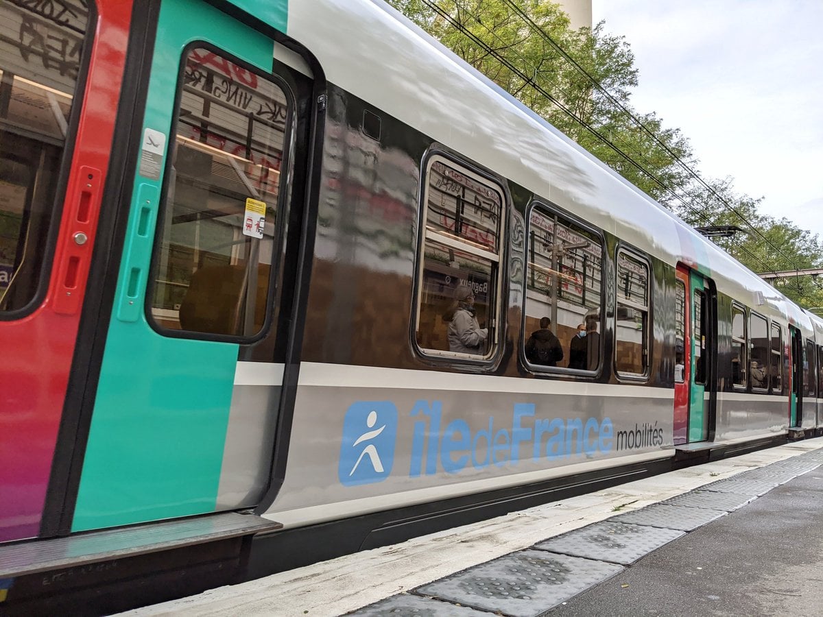RER B train fleet supply contract awarded by RATP and SNCF