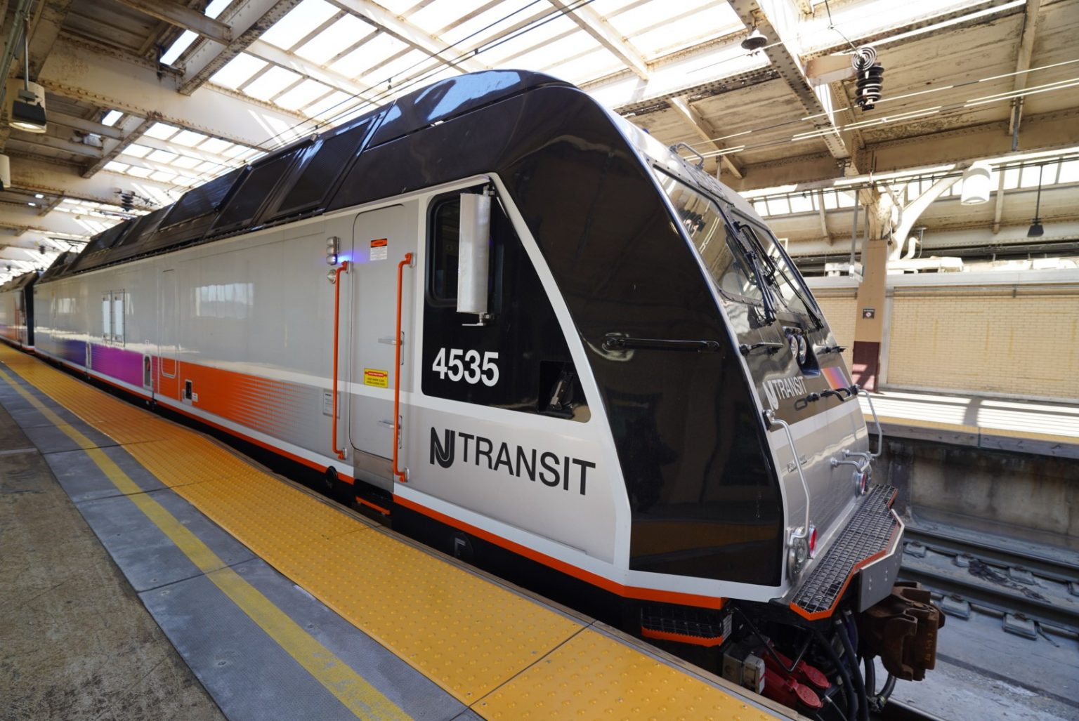 NJ Transit Receives The First Of 25 ALP 45 Dual power Locomotives