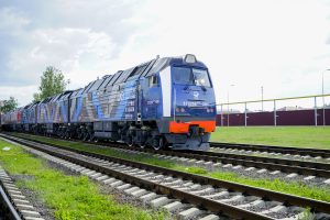 Three-section diesel freight locomotives 