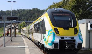 battery-electric train 