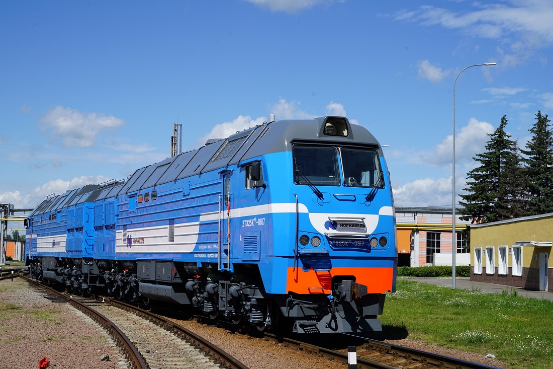 2TE25KM mainline diesel locomotives