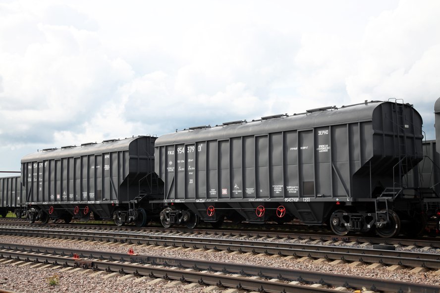 UWC grain hopper cars