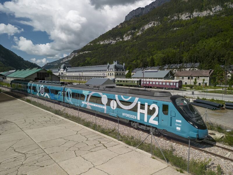 electric-hydrogen bi-mode train 