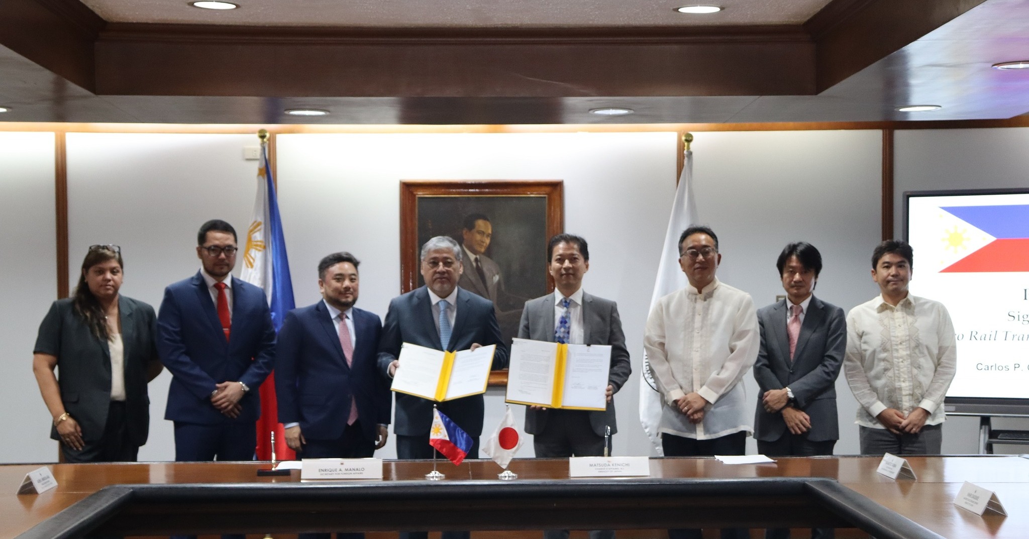 Funding and rehabilitation contracts for Manila MRT-3 signed