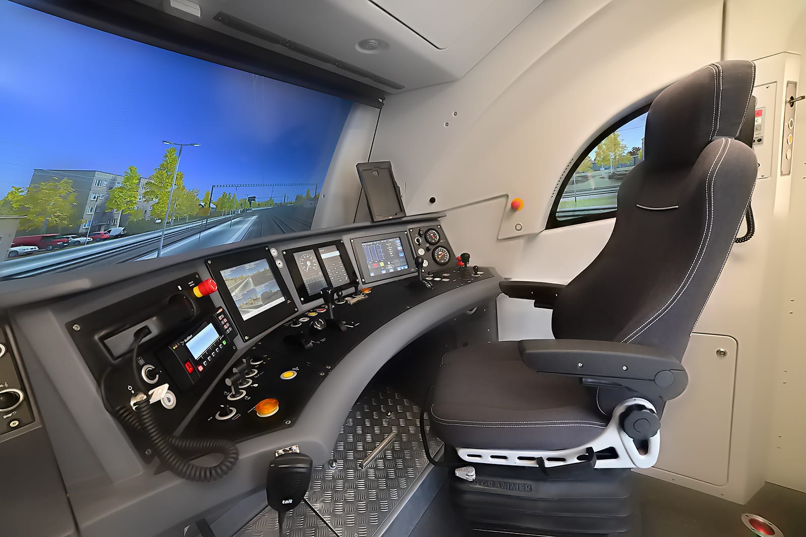 PKP Intercity unveils Griffin simulator in the Try-City area